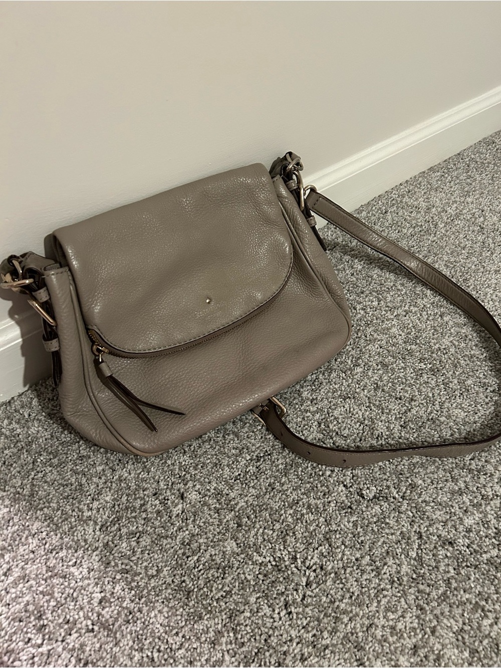 Kate Spade Gray/Beige Leather Crossbody Bag